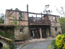 Rehabilitación de caserio tras incendio. Maruri. Año 2010. 800 m2.